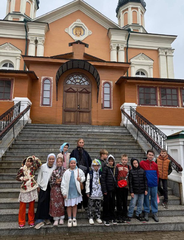 Гимназисты побывали в Костроме и посетили Ипатьевский монастырь