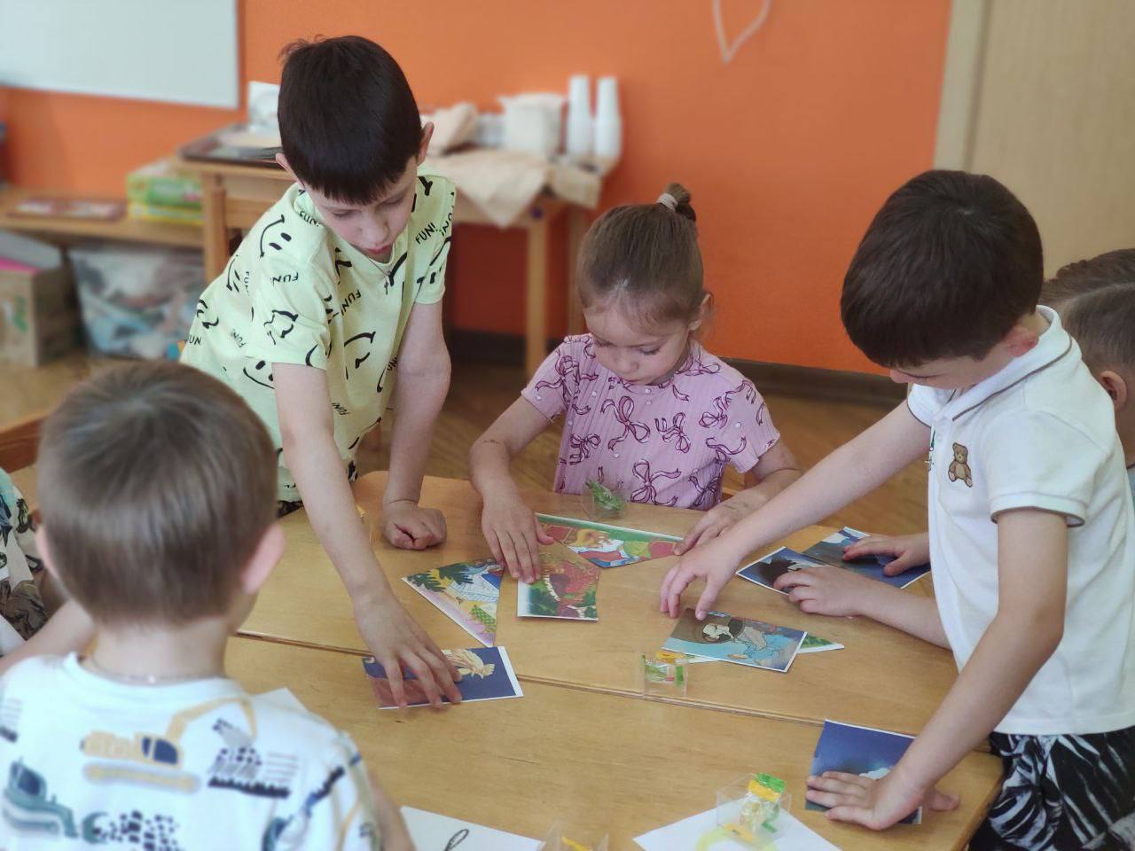 В старшей и подготовительной группе детского сада прошла увлекательная игра «Что? Где? Когда?»